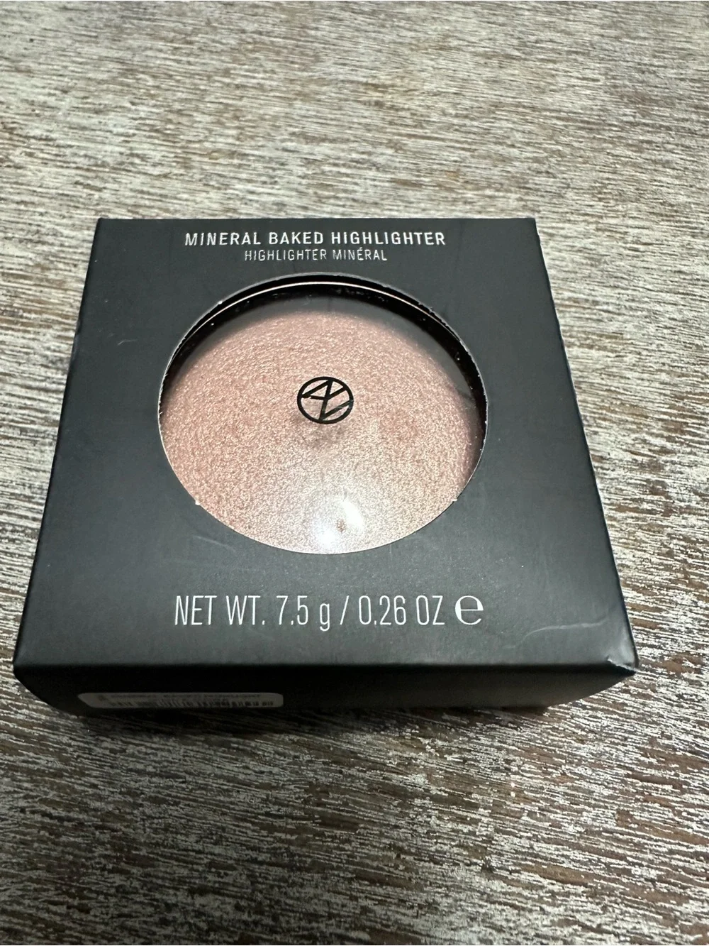 IL MAKIAGE Brand New Shimmery Champagne Highlighter - Light Gold Glow